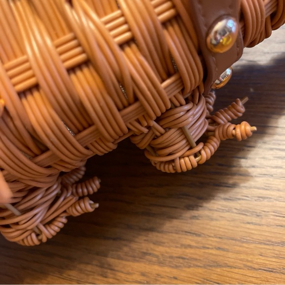 Tommy Bahama Woven Alligator/Retailer Basket Purse in Tan NWT collectible - Picture 10 of 10